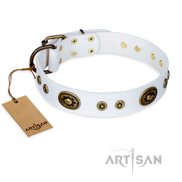 Full grain leather dog collar made of best quality material with durable buckle